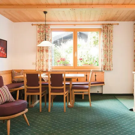 Haus Raschlguat 公寓